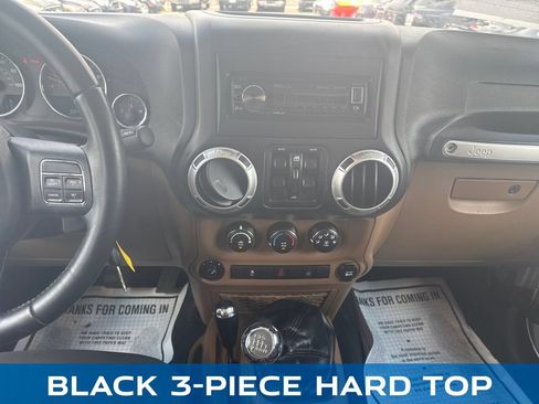 Used 2017 Jeep Wrangler Unlimited Rubicon w/ Connectivity Group AWD/4WD image 17
