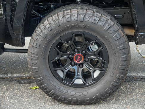Used 2025 Toyota Tacoma TRD Pro AWD/4WD image 11