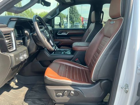 Used 2024 GMC Sierra 3500 Denali Ultimate AWD/4WD image 9