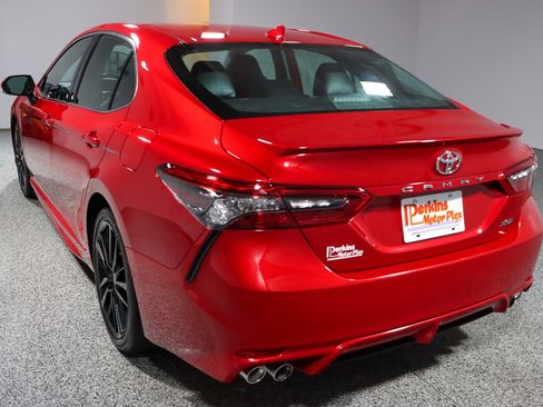 Used 2023 Toyota Camry XSE image 9