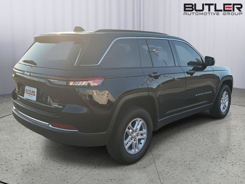 Used 2024 Jeep Grand Cherokee Laredo AWD/4WD image 6