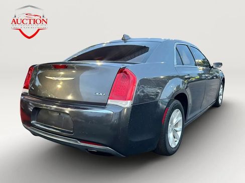 Used 2016 Chrysler 300 Limited RWD image 5