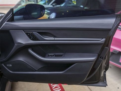 Used 2020 Porsche Taycan Turbo image 33