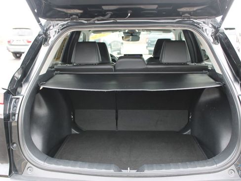 Used 2024 Toyota Corolla Cross XLE image 14