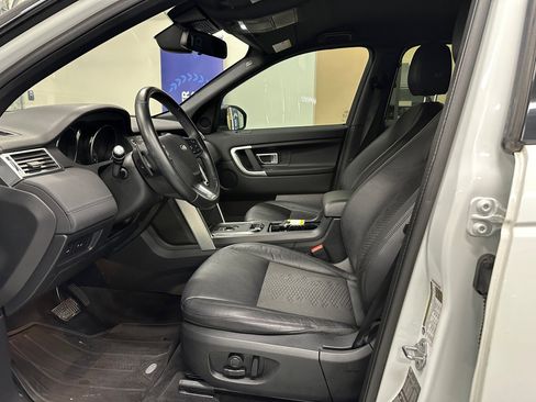 Used 2019 Land Rover Discovery Sport SE image 15
