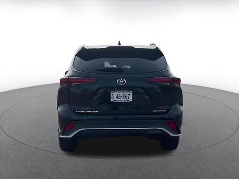 Used 2025 Toyota Highlander XSE AWD/4WD image 12