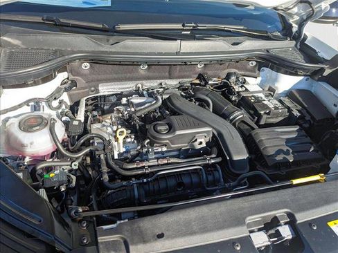 New 2025 Volkswagen Taos SE image 17