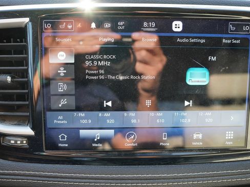 Used 2021 Chrysler Pacifica Touring-L w/ Uconnect Theater Family Group AWD/4WD image 6