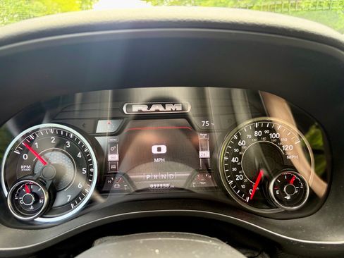 Used 2022 RAM 1500 Big Horn AWD/4WD image 3