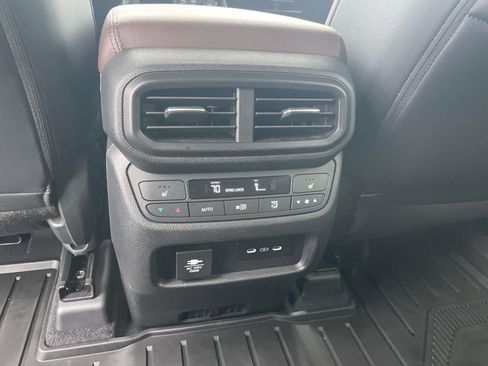 Used 2025 Honda Pilot Elite image 14