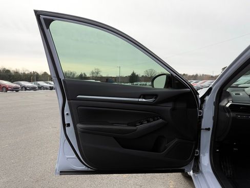 Used 2024 Nissan Altima 2.5 SR w/ SR Premium Package image 12