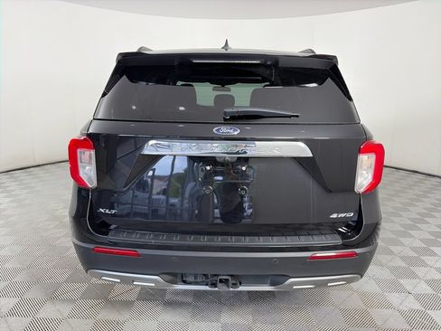 Used 2023 Ford Explorer XLT w/ Equipment Group 202A AWD/4WD image 6