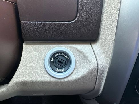 Used 2017 RAM 1500 Classic SLT RWD image 6