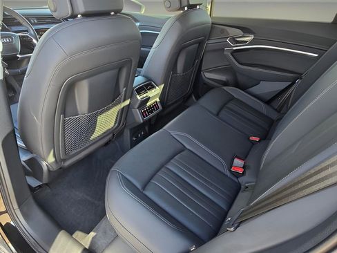 Used 2020 Audi e-tron Premium Plus image 15