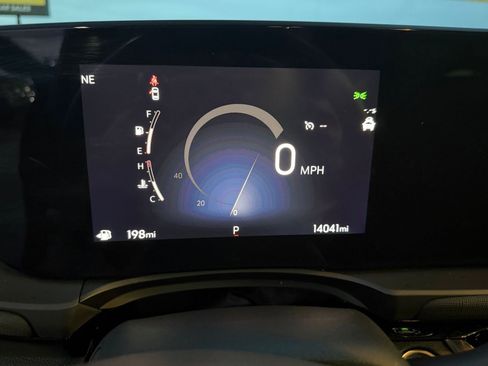 Used 2025 Buick Envista Sport Touring image 35