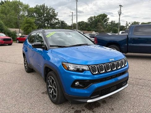 Used 2026 Jeep Compass Limited AWD/4WD image 7