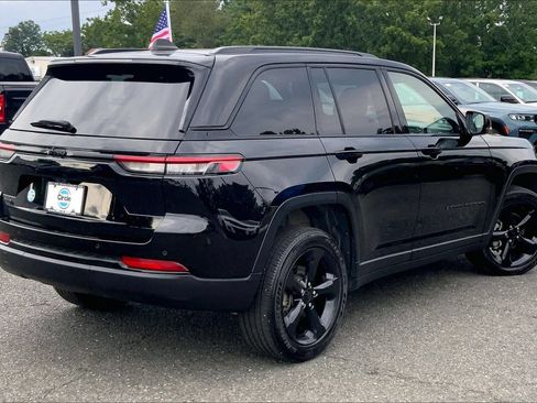 Certified 2025 Jeep Grand Cherokee Altitude AWD/4WD image 11