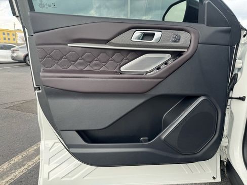 Used 2025 Ford Explorer Platinum w/ Ultimate Package image 14