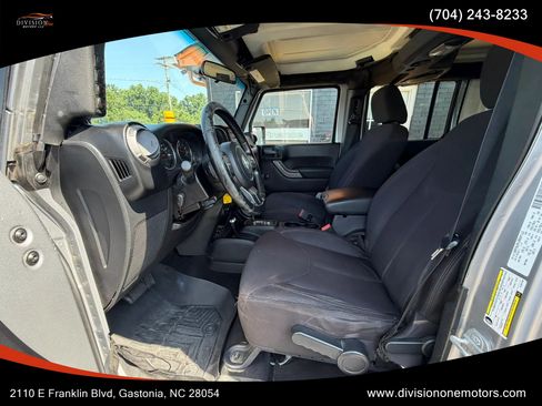 Used 2014 Jeep Wrangler Unlimited Sport w/ Connectivity Group AWD/4WD image 9