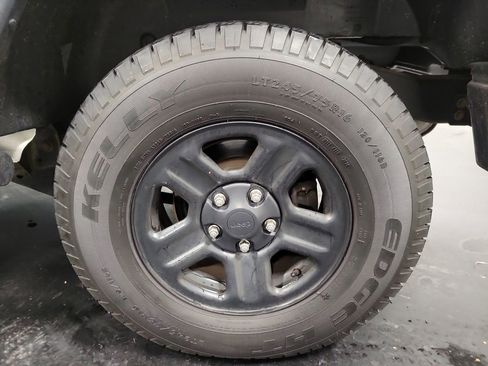 Used 2018 Jeep Wrangler Unlimited Sport w/ Connectivity Group image 10