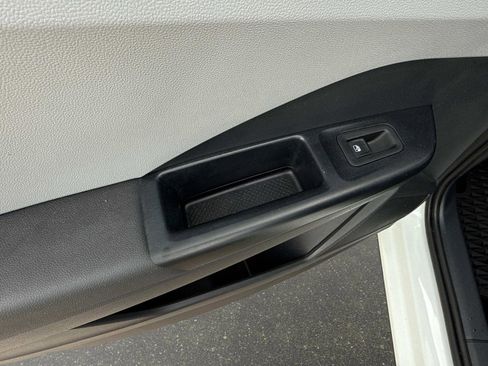 Certified 2022 Volkswagen Taos SEL w/ Panoramic Sunroof Package image 12