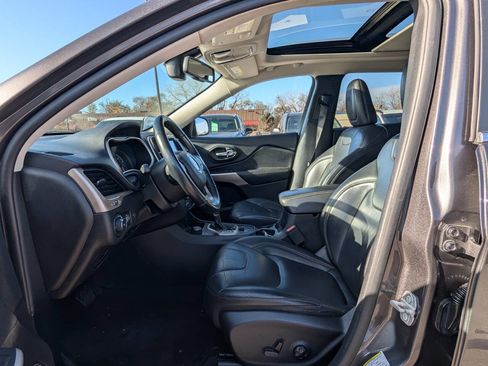 Used 2018 Jeep Cherokee Limited image 15