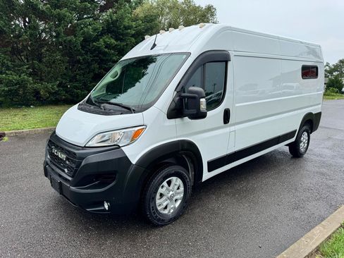 Used 2023 RAM ProMaster 2500 w/ Convenience Group FWD image 1