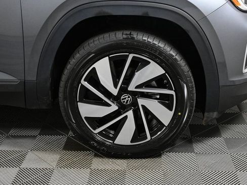 Certified 2025 Volkswagen Atlas SE image 37
