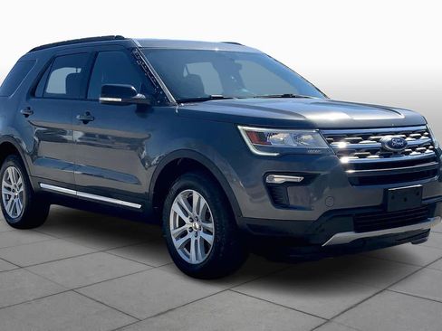 Used 2018 Ford Explorer XLT w/ Equipment Group 201A image 3