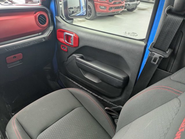 Used 2021 Jeep Wrangler Unlimited Rubicon w/ Cold Weather Group AWD/4WD image 17