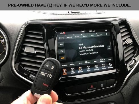 Used 2022 Jeep Cherokee Limited AWD/4WD image 3