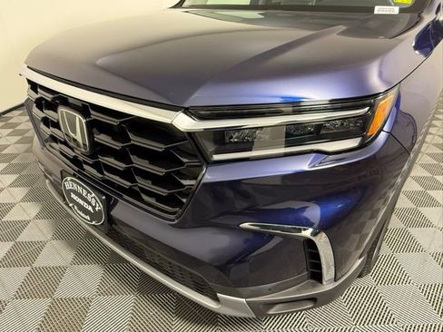 Used 2023 Honda Pilot Touring image 10