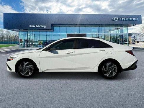 New 2025 Hyundai Elantra SEL FWD image 3