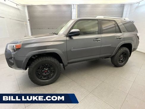 Used 2018 Toyota 4Runner SR5 AWD/4WD image 1