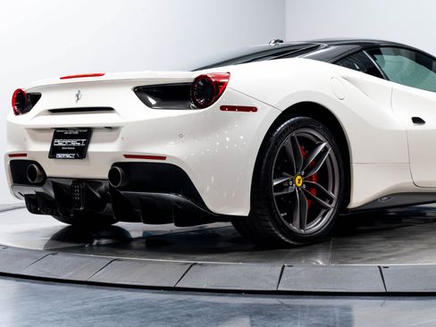 Used 2016 Ferrari 488 GTB RWD image 18
