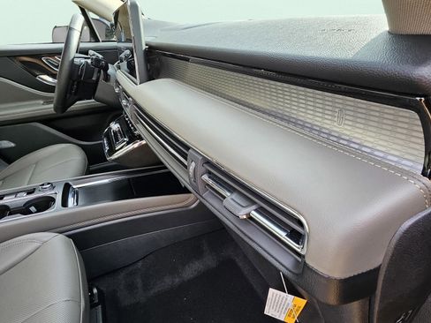 New 2026 Lincoln Corsair Premiere image 14