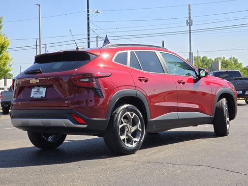 Used 2025 Chevrolet Trax LT FWD image 20