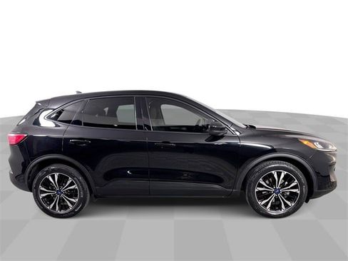 Used 2022 Ford Escape SE w/ SE Sport Appearance Package image 9