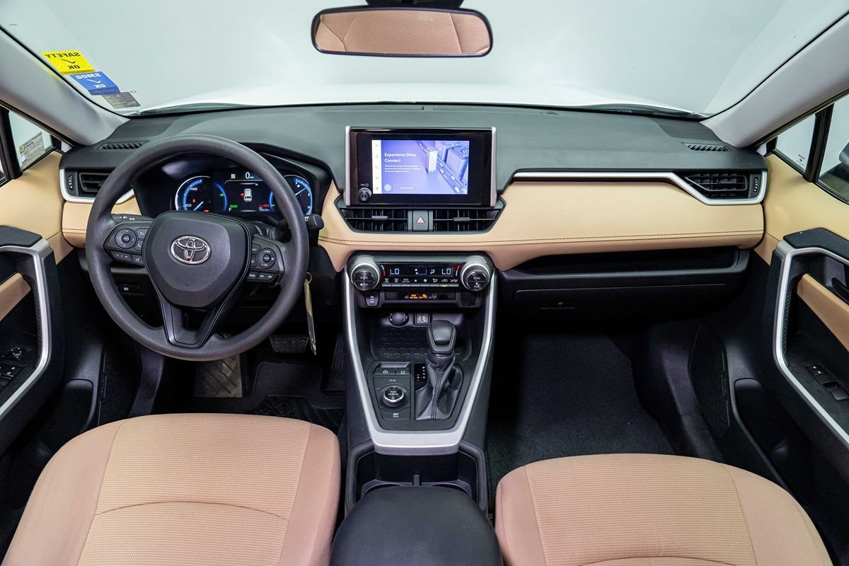 Used 2024 Toyota RAV4 LE AWD/4WD image 25