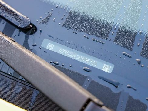 Used 2024 Chevrolet Corvette Stingray w/ Z51 Performance Package image 27