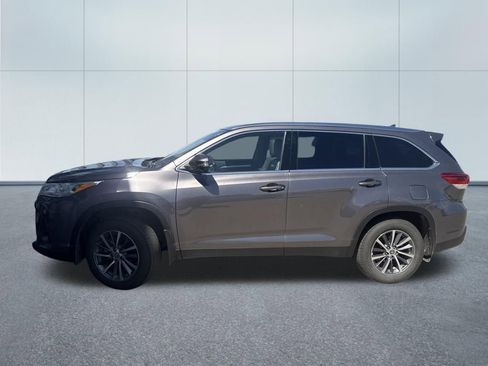 Used 2019 Toyota Highlander XLE AWD/4WD image 7