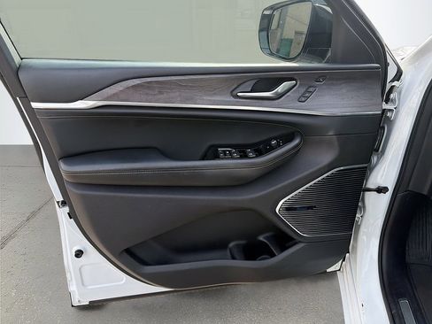 Used 2021 Jeep Grand Cherokee L Overland w/ Luxury Tech Group IV image 26