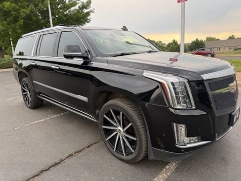Used 2019 Cadillac Escalade ESV Platinum AWD/4WD image 2