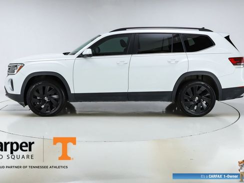 Used 2024 Volkswagen Atlas SE image 2