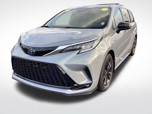 Used 2024 Toyota Sienna XSE w/ XSE Plus Package AWD/4WD image 6