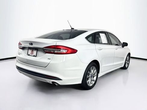Used 2017 Ford Fusion SE w/ Fusion SE Technology Package FWD image 10