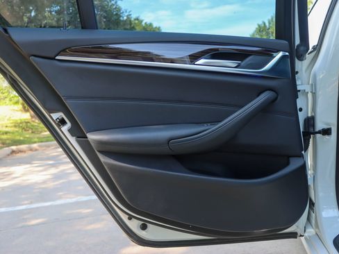 Used 2019 BMW 530i RWD image 12