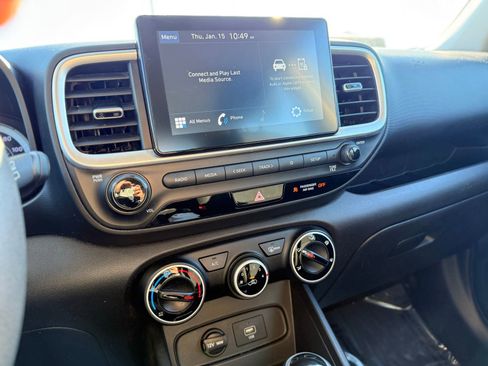 Used 2021 Hyundai Venue SE image 24