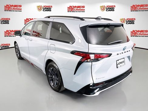 Certified 2025 Toyota Sienna XSE AWD/4WD image 2