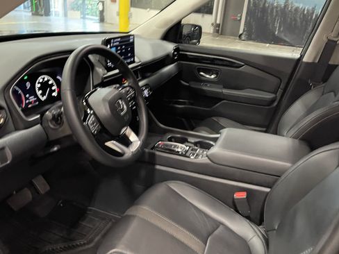 Used 2025 Honda Pilot EX-L image 10